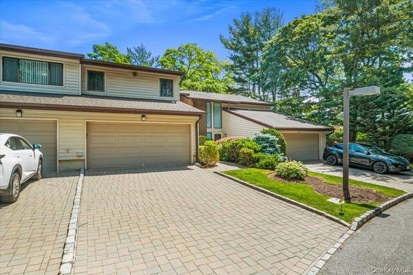 2 Maple Run DR, Jericho, NY 11753