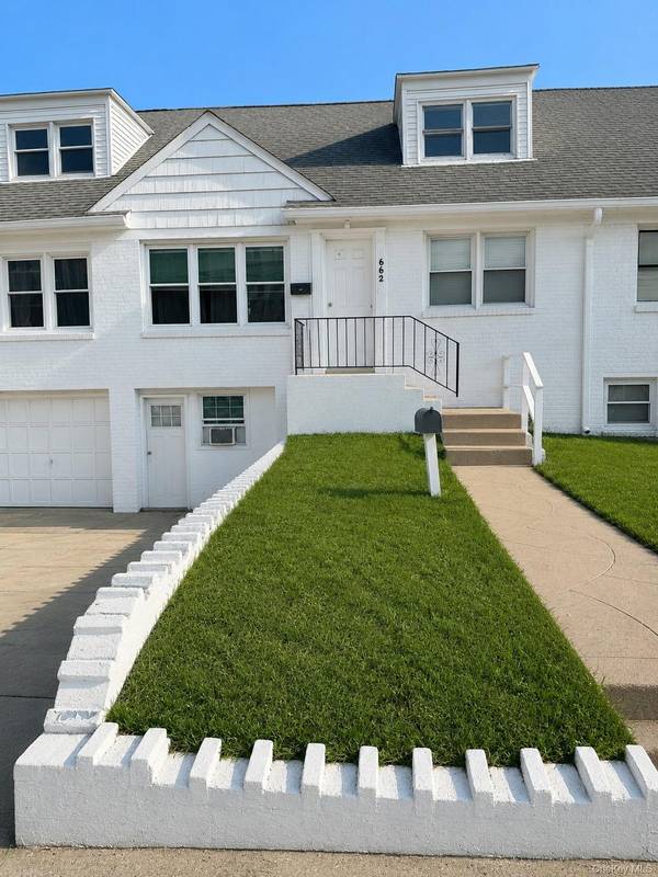662 W Broadway, Long Beach, NY 11561