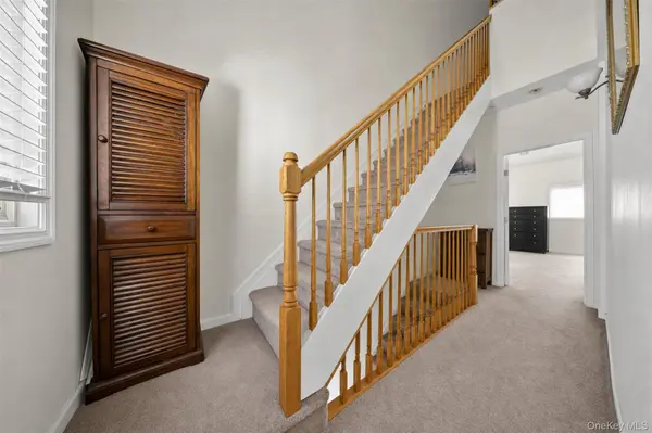 330 Maple AVE #2, Westbury, NY 11590