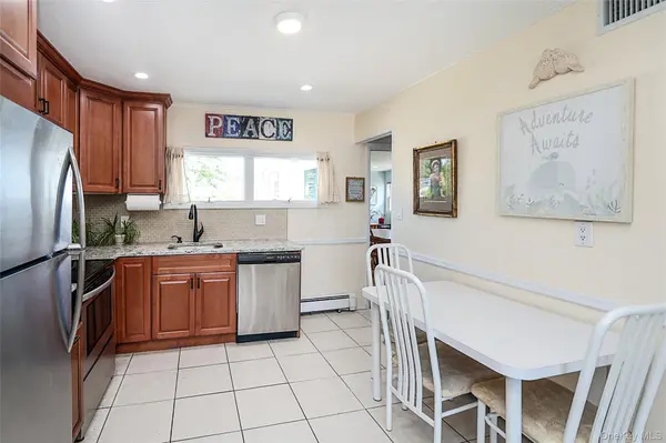 161 Arlyn DR, Massapequa, NY 11758