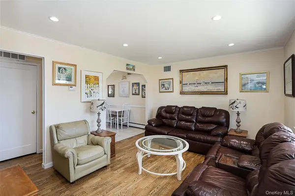 161 Arlyn DR, Massapequa, NY 11758