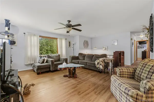 26 Maple DR, Mahopac, NY 10541