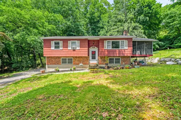 26 Maple DR, Mahopac, NY 10541