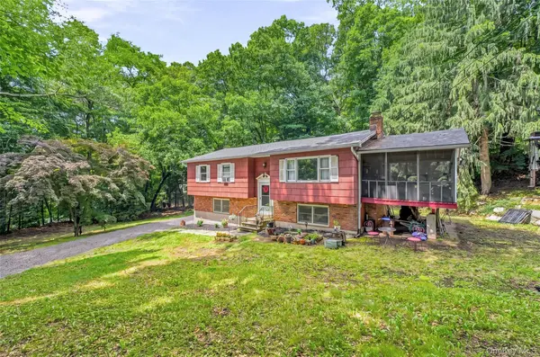 26 Maple DR, Mahopac, NY 10541