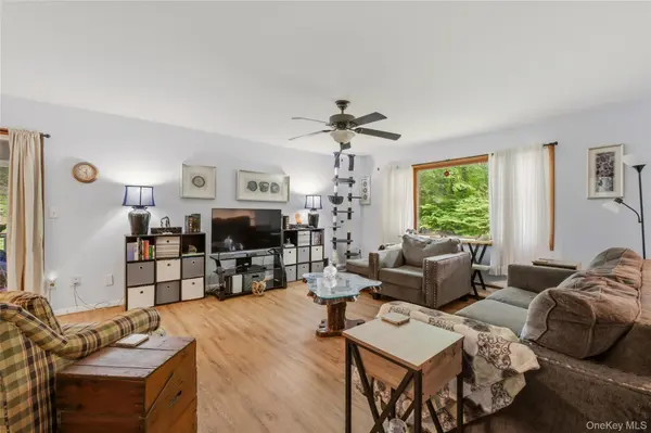 26 Maple DR, Mahopac, NY 10541