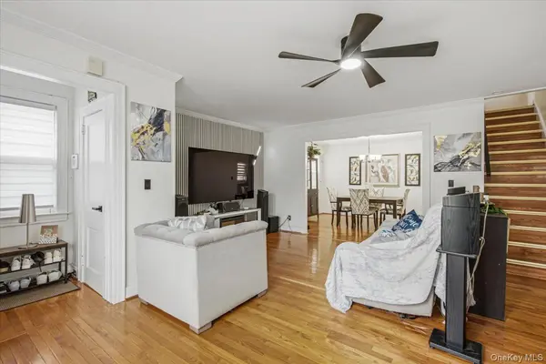 94-26 210th ST, Queens Village, NY 11428