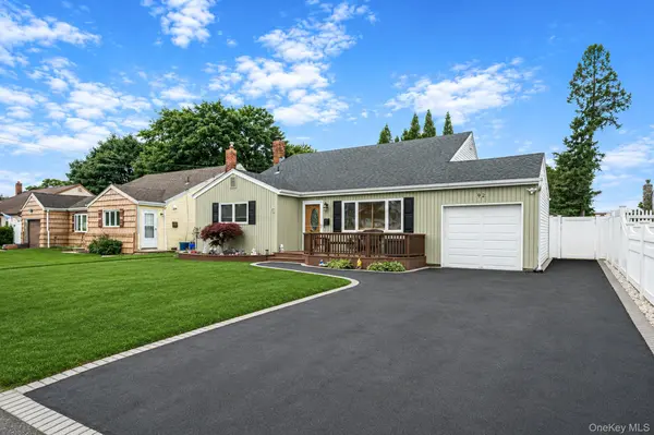 92 W 19th ST, Deer Park, NY 11729