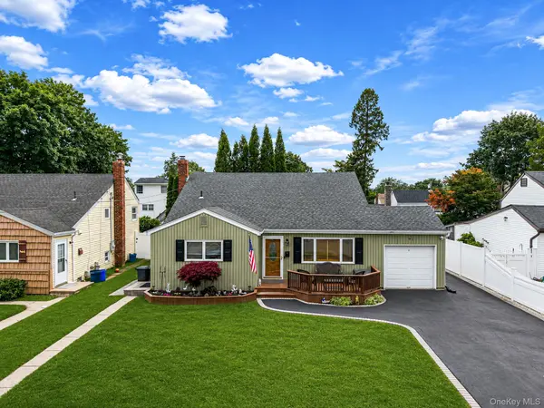 92 W 19th ST, Deer Park, NY 11729