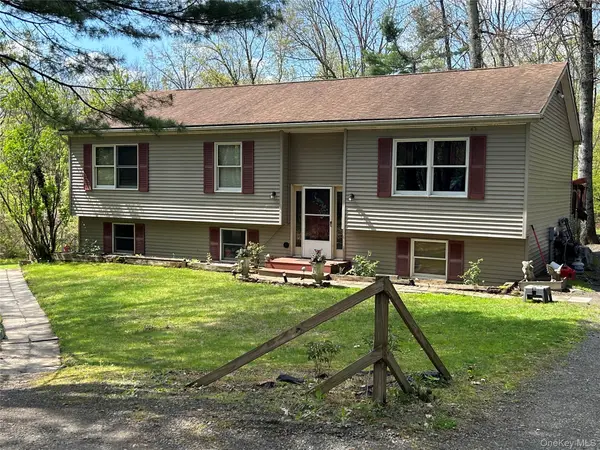 22 Pine Castle DR, Kerhonkson, NY 12446