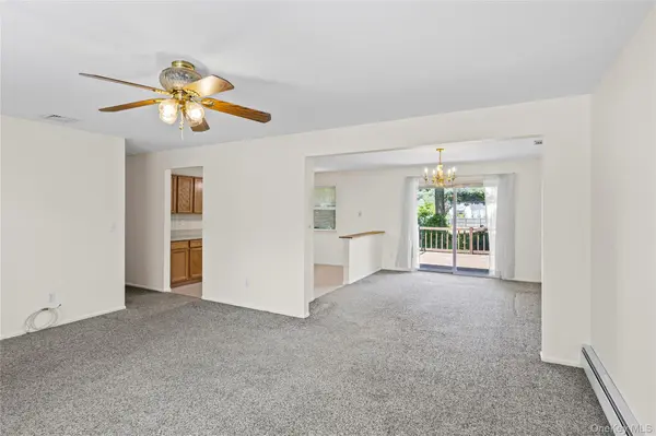 423 Free State DR, Shirley, NY 11967