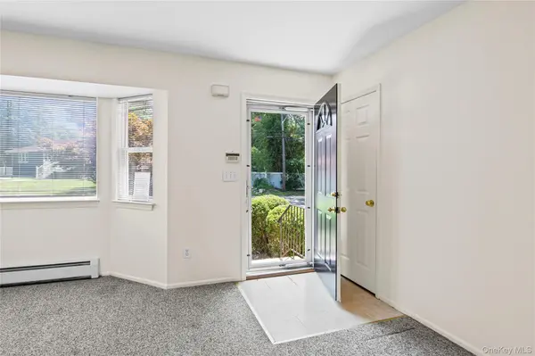 423 Free State DR, Shirley, NY 11967