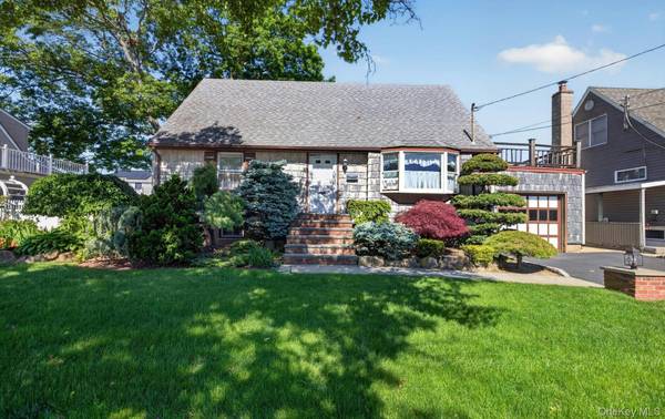 88 Philadelphia AVE, Massapequa Park, NY 11762