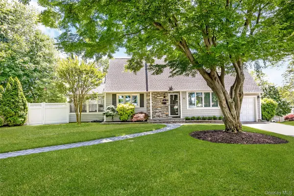 34 Ridge RD, Farmingdale, NY 11735