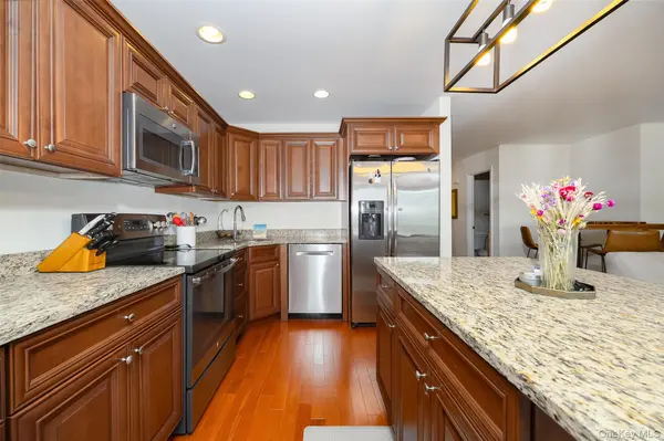 320 Hudson View TER, Hyde Park, NY 12538