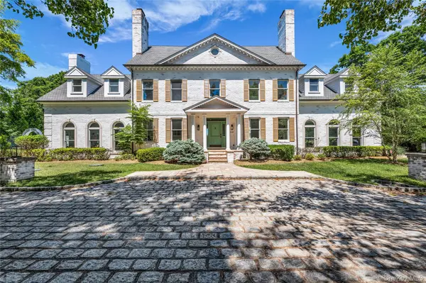 68 S Howells Point RD, Bellport Village, NY 11713