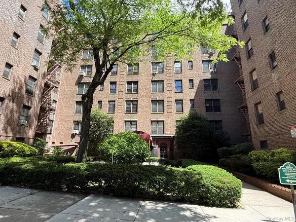 83-05 98 ST #3H, Woodhaven, NY 11421