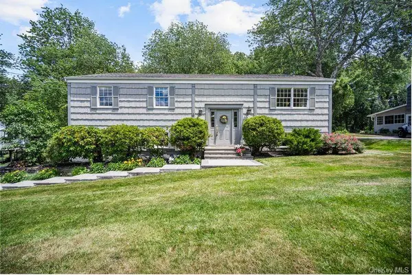 3282 Quinlan ST, Yorktown Heights, NY 10598