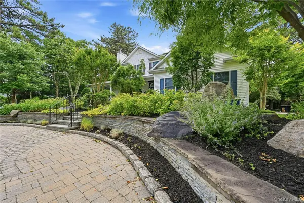 6 Thunder RD, Miller Place, NY 11764