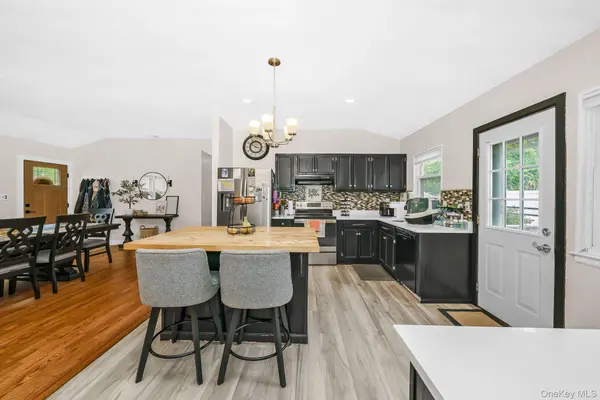2 Michael AVE, Bellport, NY 11713