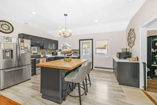 2 Michael AVE, Bellport, NY 11713