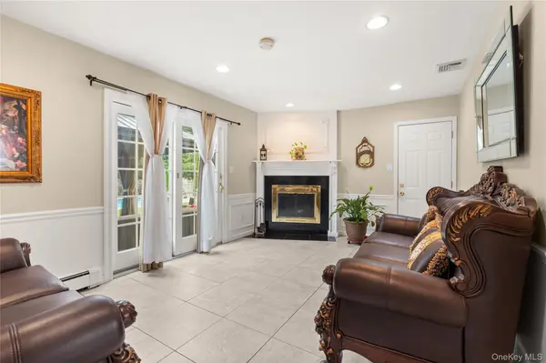24 Walnut ST, Coram, NY 11727