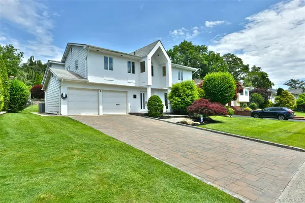 3 Joy DR, Manhasset Hills, NY 11040