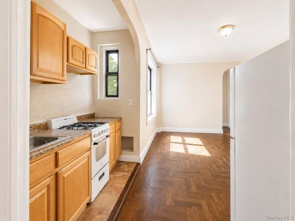700 Oakland PL #5B, Bronx, NY 10457
