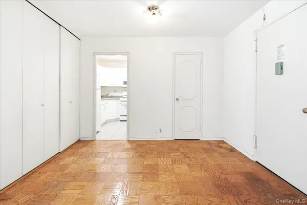 70-25 Yellowstone BLVD #5A, Forest Hills, NY 11375