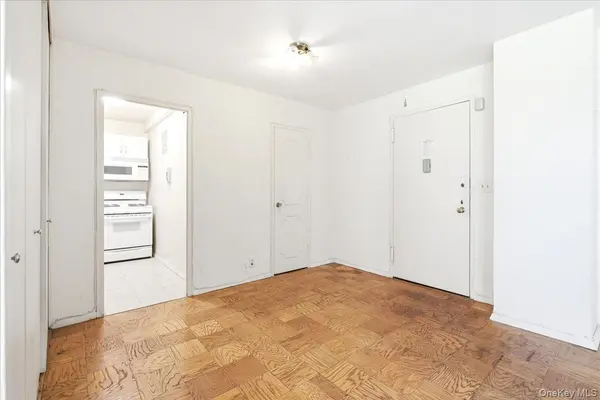 70-25 Yellowstone BLVD #5A, Forest Hills, NY 11375