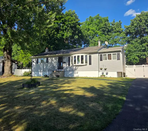 45 Sunset DR, Walden, NY 12586
