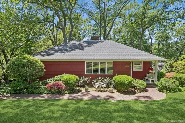 12 Regent PL, Huntington, NY 11743