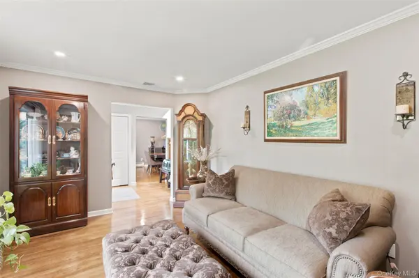 17 Lower RD, Smithtown, NY 11787