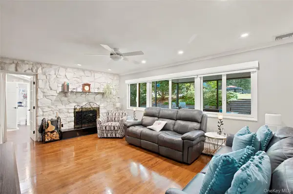 17 Lower RD, Smithtown, NY 11787