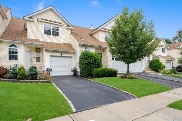3 Blueberry CT, Melville, NY 11747