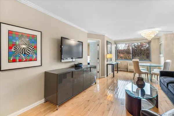 220-55 46th AVE #5P, Bayside, NY 11361