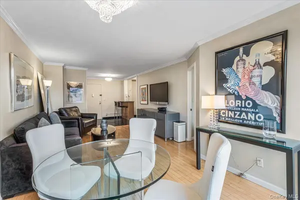 220-55 46th AVE #5P, Bayside, NY 11361