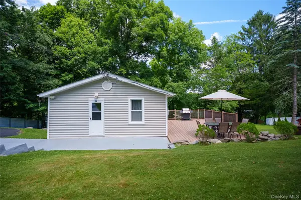18 Worthington DR, Carmel, NY 10512