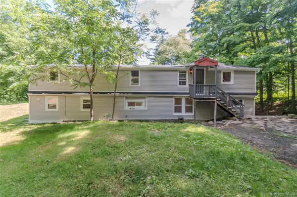 26 Old Hollow RD, Clinton Corners, NY 12514