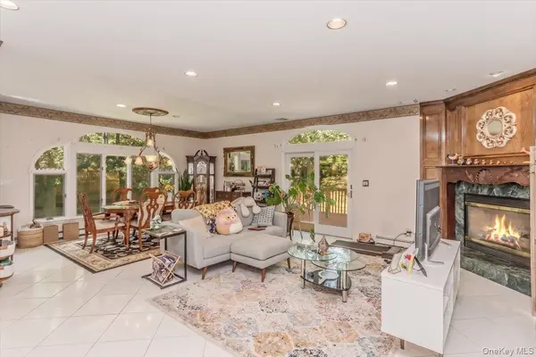 1 Brothers CT, Dix Hills, NY 11746