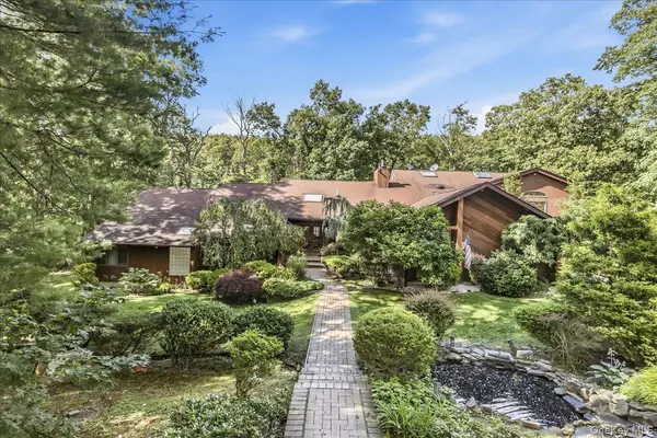 1 Brothers CT, Dix Hills, NY 11746