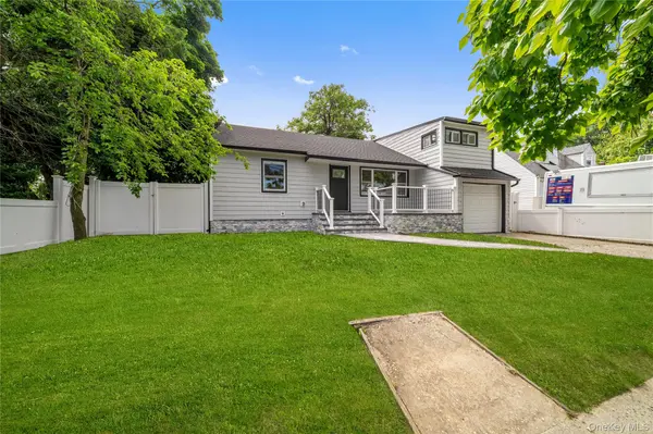 207 Wright ST, Westbury, NY 11590