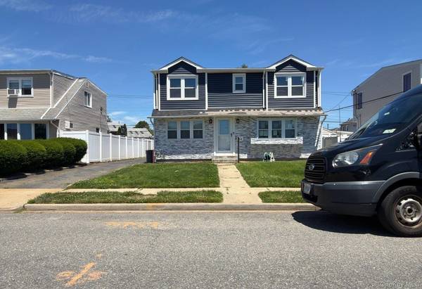 64 Ketcham AVE, Hicksville, NY 11801