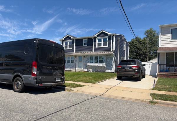 64 Ketcham AVE, Hicksville, NY 11801