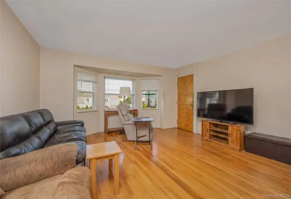 28 Baldwin ST, Farmingdale, NY 11735