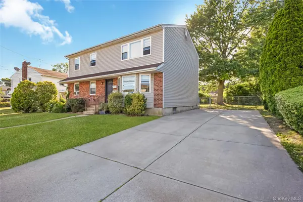 28 Baldwin ST, Farmingdale, NY 11735