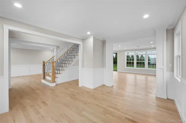 21 Devon RD, Bethpage, NY 11714