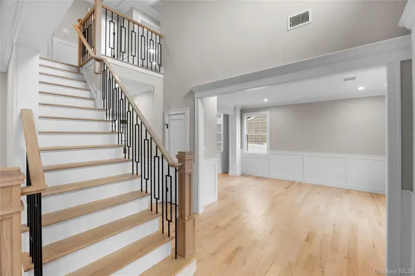21 Devon RD, Bethpage, NY 11714