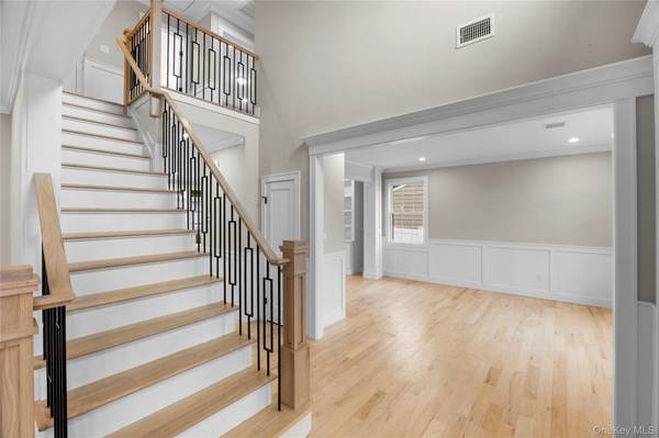 21 Devon RD, Bethpage, NY 11714