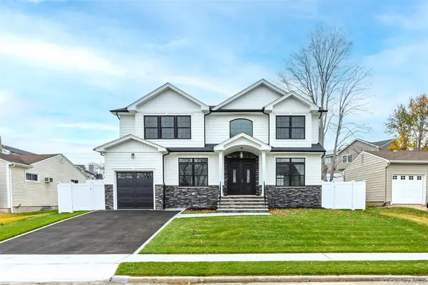 21 Devon RD, Bethpage, NY 11714