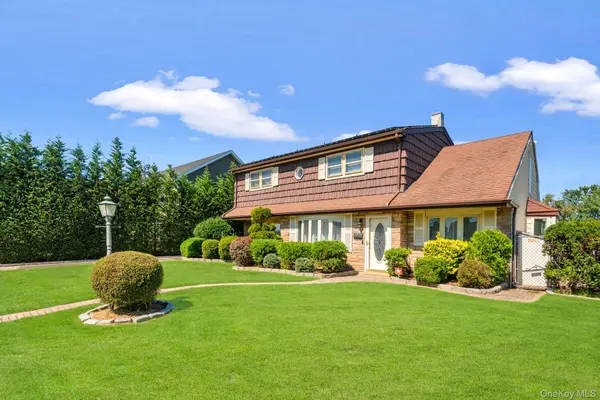 3591 Fiddler LN, Bethpage, NY 11714